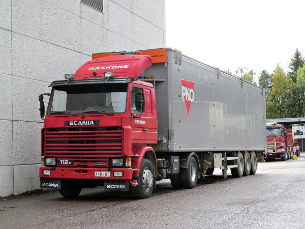 Scania 112H Intercooler

Raskoneen kakkossarjalainen rekisterissä oleva piha-auto, jolla voi käydä keikalla kylilläkin.
Avainsanat: Scania