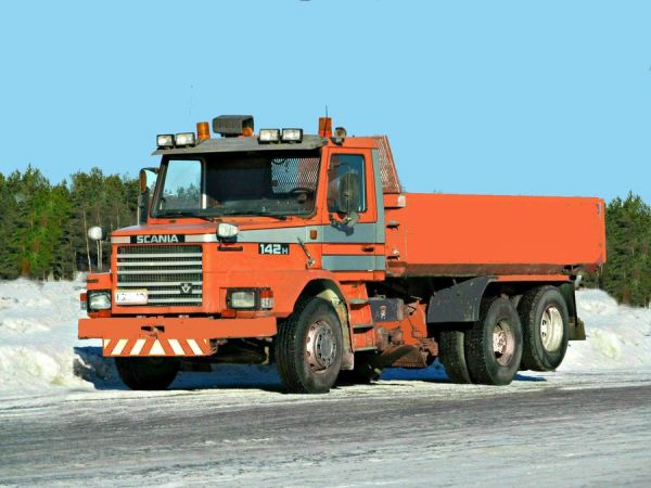 Scania 142H
Kakkossarjalainen tienhoitoauto
Avainsanat: Scania