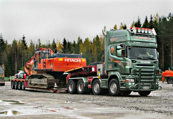 JR-Pointin Scania tuomassa kaivinkonetta Lempäälän konehuutokauppaan.
Avainsanat: Scania Hitachi JR-Point