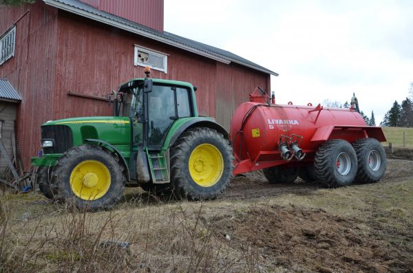 Paskanajokalusto keväälle!
JD 6920s AP + Livakka 12,5 mottinen, kyllä paska liikkuu!
Avainsanat: john deere 6920s livakka 12,5