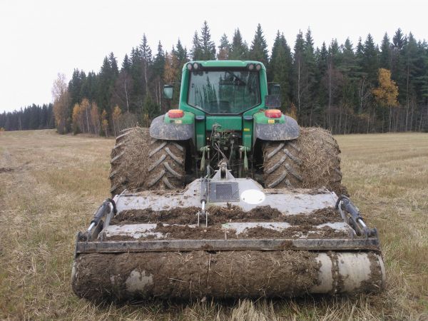 Jyrsintää FAE:lla 250
Pellon jyrsintää
Avainsanat: jd fae 250