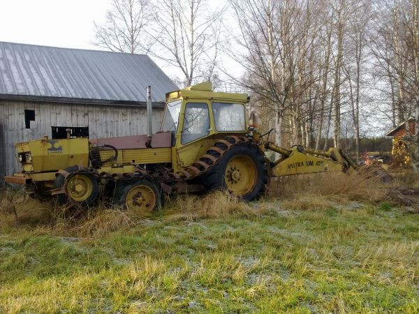 Valmet
Isäukon 1102 valmet ja um 475 kaivuri. Harraste projekti. Pikku hiljaa alkaa olee timmissä kunnossa,sitte vaa omien mettäojien kimppuu :)
