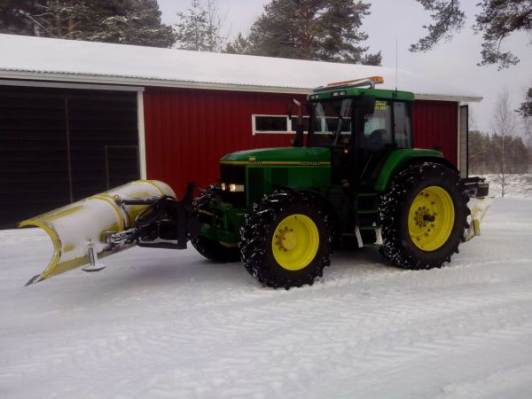 John Deere ja lumiaura
Avainsanat: john deere 7800 lumiaura