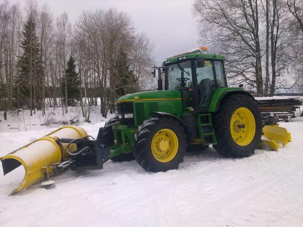 JD 7800
Polanteita höyläilty ja ny ootella lumisaetta!
Avainsanat: john deere 7800