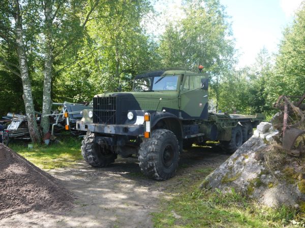 KRAZ 255B
V8 turbo diesel, luonnetta tuntu moottorista löytyvän mitä vähä kokeilin.
Avainsanat: V8 TURBO DIESEL