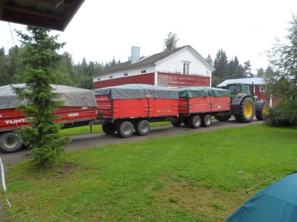 JD 7530 ja kärryt
Avainsanat: JOHN DEERE 7530