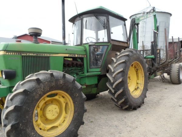 JOHN DEERE 3140 ja metsäkärry
Avainsanat: JD 3140