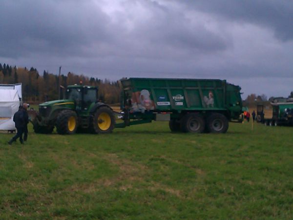 SM-Kynnöt 2016
John Deere ja Tebbe
Avainsanat: john deere tebbe