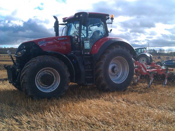 SM-Kynnöt 2016
Case IH Optum 300CVX
Avainsanat: sm kynnöt 2016 case 300