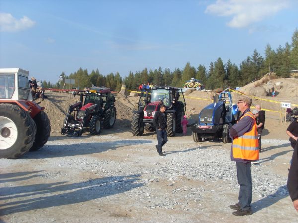 Karjala pullingista 2014
A93, T 153
Avainsanat: A93 T153 valtra