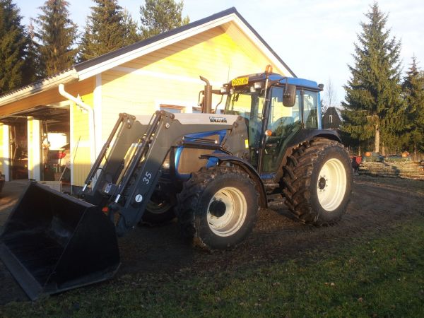 Uusi Valtra A92
Valtra A92 vm. 2011
Avainsanat: valtra