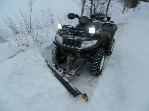 Arctic Cat 5004x4
catilla lumitöissä
