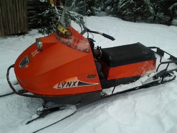 Lynx 400  Vm-72
Siinä sitä on nykykelkoille mallia,1-pyttynen Sachs  liikuttaa kelkkaa.
