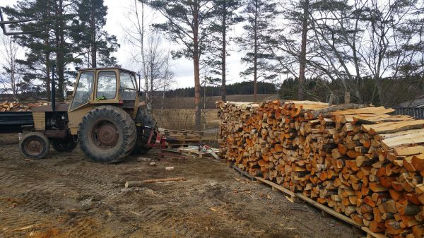 halkojen tekoa ruuvilla
Avainsanat: valmet