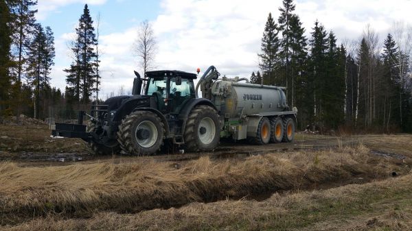 siirtoo levitysten välissä
Avainsanat: ässä joskin