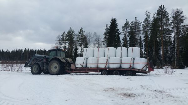 ässä paalien ajoo
Avainsanat: valtra ässä s quicke jpm