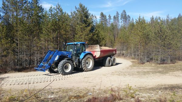 nyykkäriä testaamassa
Avainsanat: nyykkäri new holland hyväkone