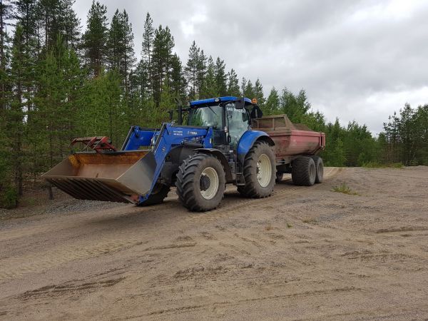 moskien/murskeen ajoyksikkö 
Avainsanat: NEWHOLLAND NYYSSY hyväköne