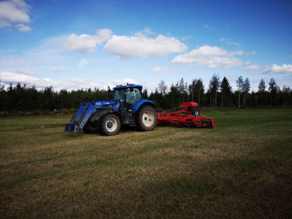 Täydennyskylvöjä
Avainsanat: heva grassroller newholland