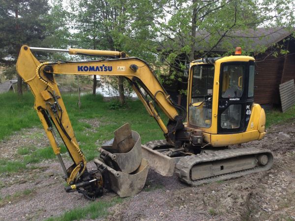 Komatsu pc45R
Toin mopon työmaalle. Tarttis salaojia ruveta kaivamaan.
Avainsanat: Komatsu pc45R