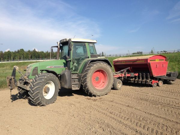 Kylvöjä 2013
Fendt 716 ja VM 
Avainsanat: Fendt VM