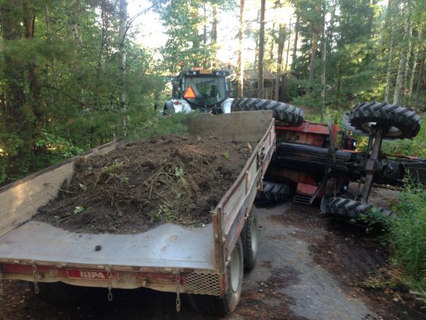 Valmetti kellahti kumoon. 
Pirun jyrkkä mäki itseni takana mikä oli asfaltoitu ja pito loppu valmetista ja sitten mentiin :/
Avainsanat: Valmet