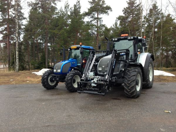 Team Valtra liikkeellä !
Valtra t202  versu ja a82 
Avainsanat: Valtra t202 a82 a t