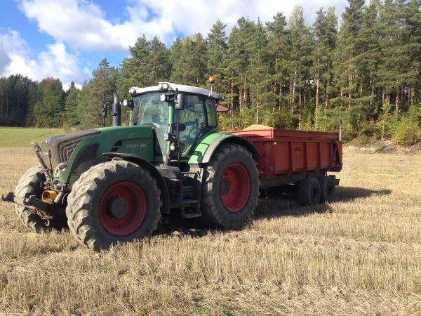 Puinnit 2013
Fendt 936 ja tekot
Avainsanat: Fendt teko