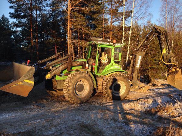 Vähän parempaa kuvaa länkkäristä
Lännen 860c tienrakennustyössä talvisessa aamuauringossa 
Avainsanat: Lännen länkkäri