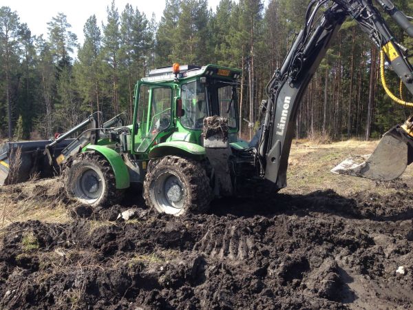 Vähän oli märkää
Lännen 860c v.2004 kaivuhommissa
Avainsanat: Lännen