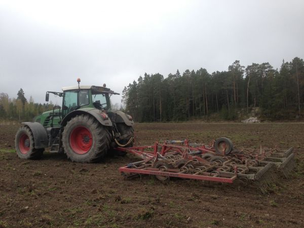 Äestystä
Fendt 936 ja potila magnum 620
Avainsanat: Fendt potila äestys