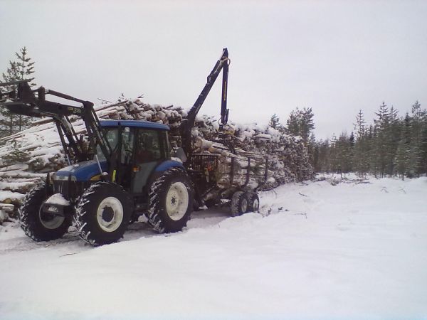 nh td90d ja farmiforest
puun ajossa
ja muutama ranka!
