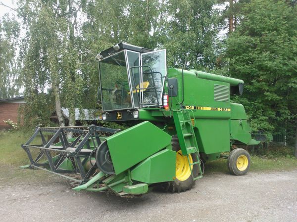 john deere 1042
herätettiin pienempiki puimuri hallista monen vuoden tauon jälkee tarkotus puida vähäsen
Avainsanat: johndeere 1042