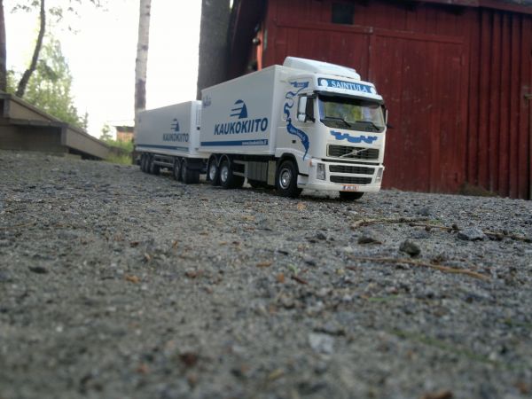 Kuljetus Saintula ky
Tehty meijän rekasta pienoismalli.
Avainsanat: volvo fh13 fh12 fh16 kaukokiito welin kuljetus saintula ky