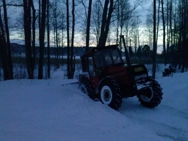 valmet 705
käyttin kaverin kanssa tutustuu vahinkos ojaa...
Avainsanat: valmet 705 oja uppoaminen