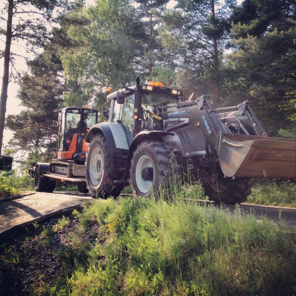 Koneen hakua
Valtra T-202 ja Hitachi zaxis 48u

Koneen hakua työmaalta
Avainsanat: Valtra Hitachi