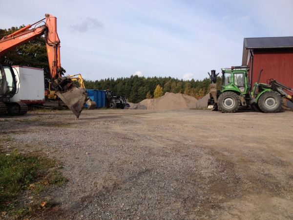 Vehkeitä
Kuvassa hitachi 110ex ja zaxis 48u, komatsu pw 95, valtra t202v valmet 705, lännen 860c
Avainsanat: Koneita valtra lännen hitachi komatsu valmet