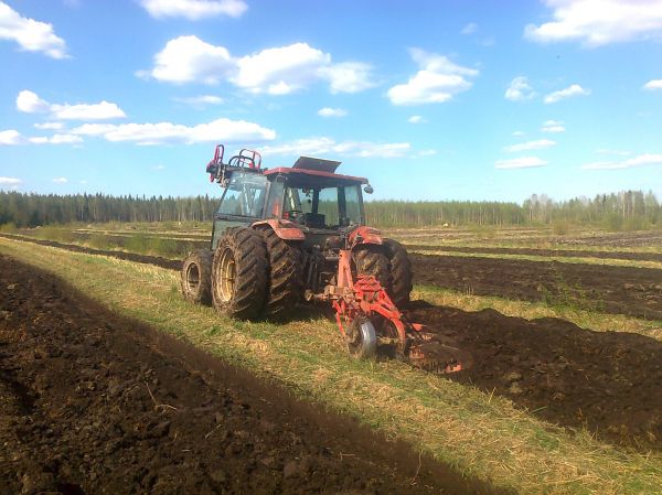 ekoja kyntöjä työpaikalla
kyntöjä nyykkärillä ja agroluxeilla
