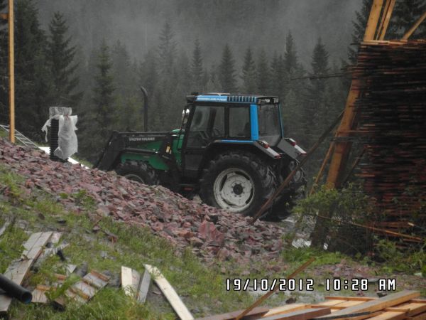 remontin apulainen:D
Avainsanat: valtra valmet 6400