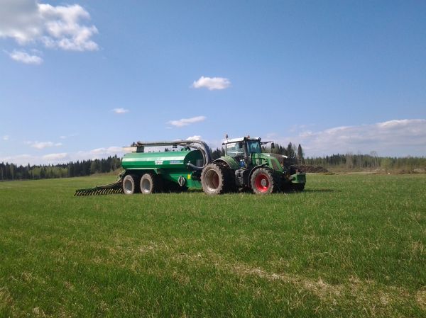 jankin ajua
venttiili 933 ja ag 20m3 rapuohjauksella
Avainsanat: fendt agronic