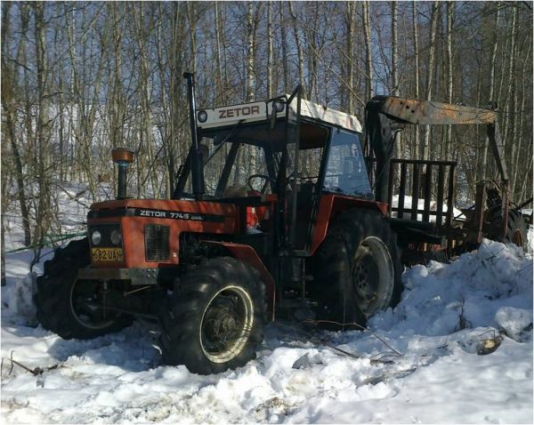 Zetor 7745 + omavalmiste metsäkärry
Heräteltiin kaverin useampia vuosia seisonutta kärriä käyttöön.
Avainsanat: zetor 7745 metsäkärry