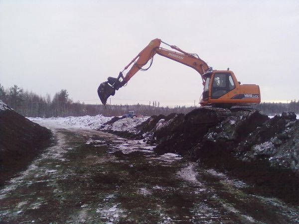 Doosan 155lcw
Auman kuorintaa ja kamien lemppailua että mahtuu rekat kulkeen.
