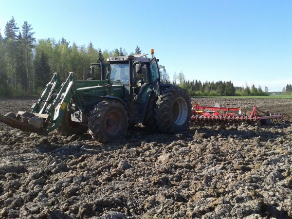 Karhimista 
Fendt 512c&Potila Master 700
Avainsanat: Fendt 512 potila