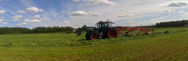 Karhottelua
Ykkösen karhotteluja.

Avainsanat: Fendt Pöttinger 801A 512c