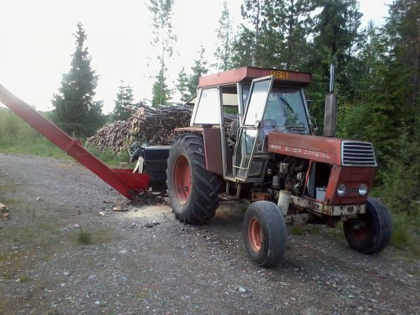 Zetor 8011 ja Palax combi m 2.
Polttopuuntekoa pitäisi jatkaa.
Avainsanat: Zetor Palax