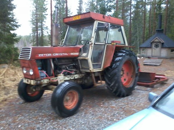 Zetor 8011 ja Pelto-Runni 270
Zetorilla lainailemaan lähdössä.
Avainsanat: 8011