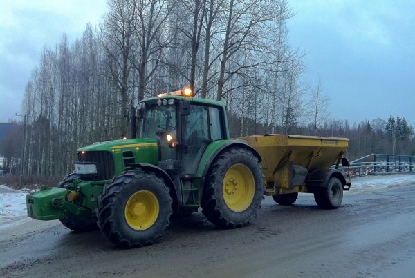 Hiekottamassa
6430 jonnu ja Salon keskipakohiekotin
