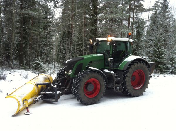 Auraamassa
Vama edessä ja teko takana
