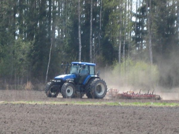 Äestys traktori
New holland TM120 ja potila 5 metrinen
