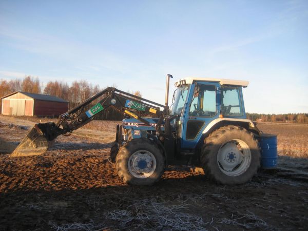 Talon kuormaus kone.
Ford 6410 ja mp-lift 255.
